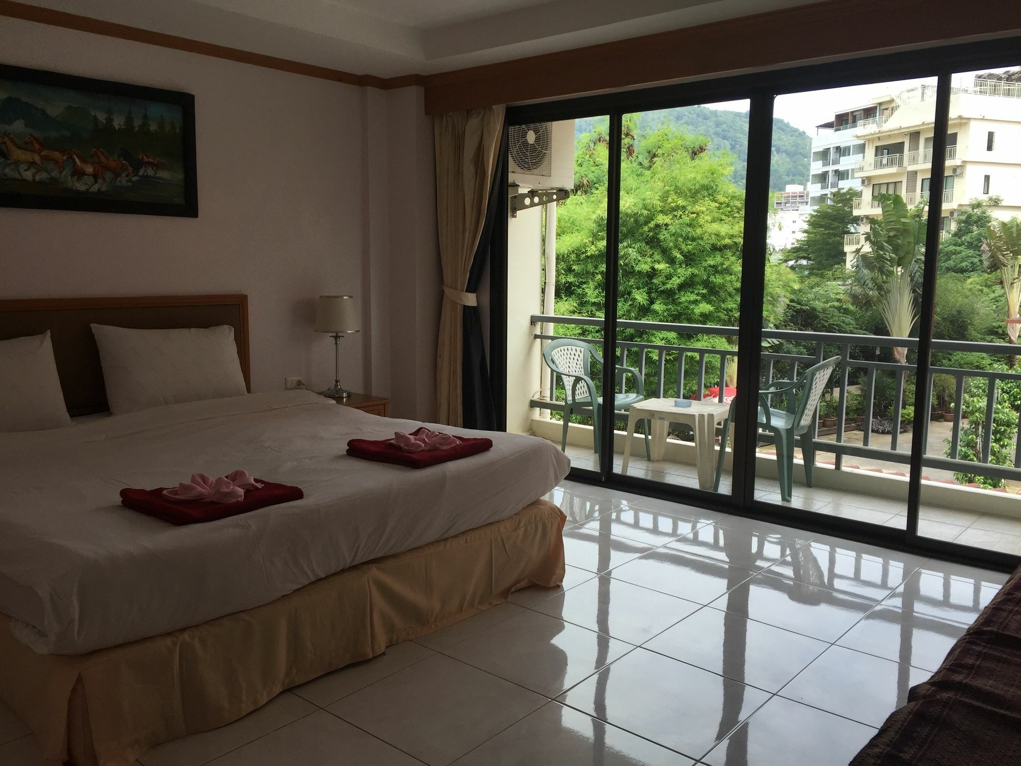 Total-Inn Patong Luaran gambar